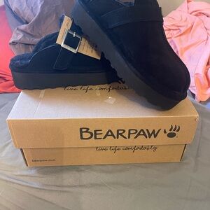 Bearpaw women’s slip ons